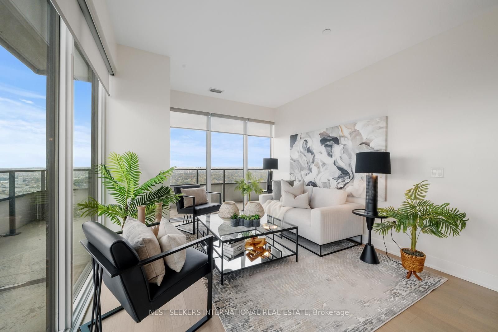 LUXURY AT SKYTOWER 