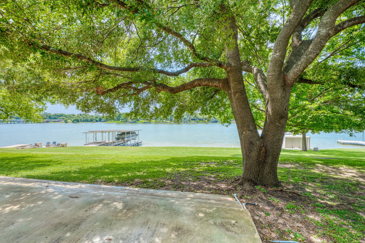 1704 Bluebonnet Lane