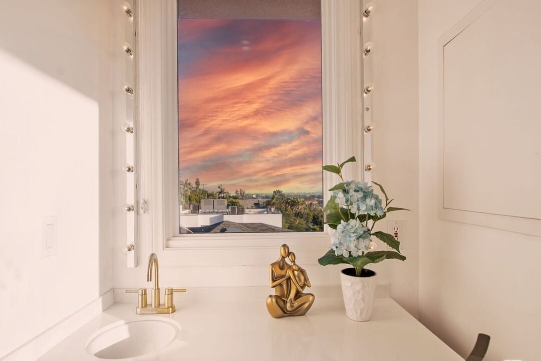 905 Berkeley St, 90403