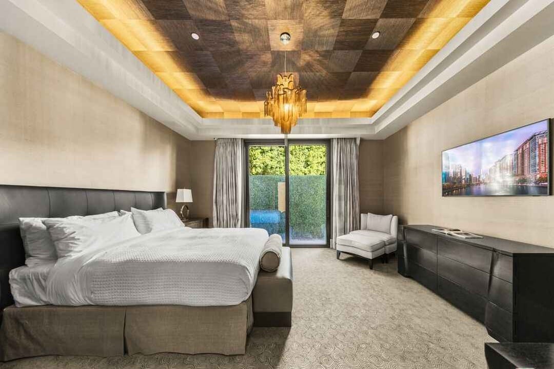 Crown Chateau 