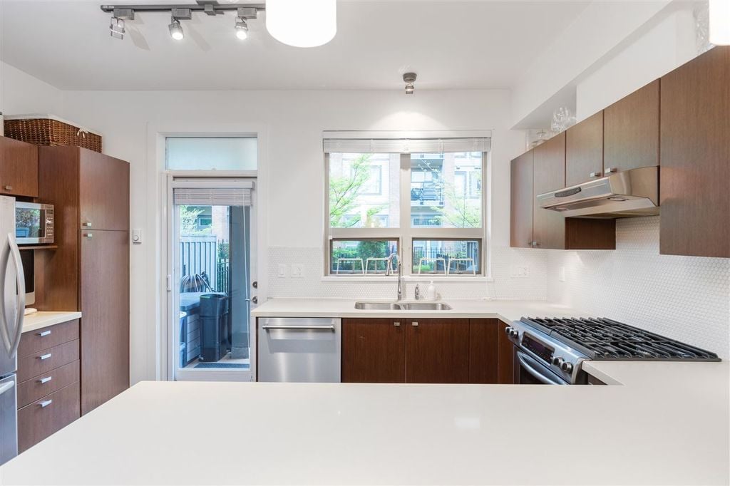 780 E 29th Ave