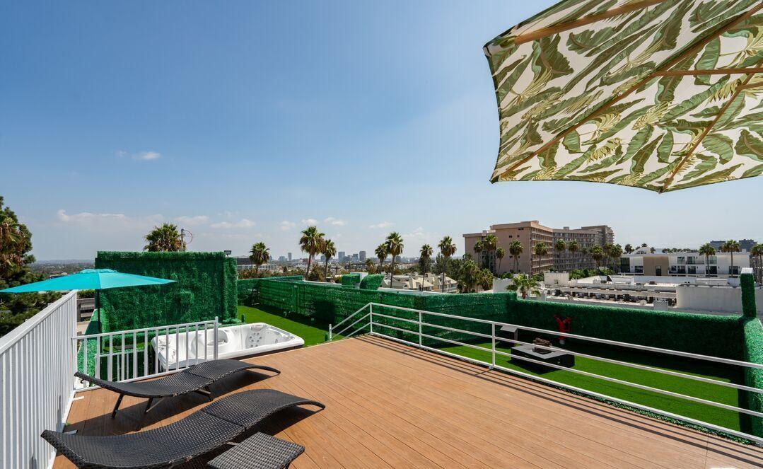 137 N Doheny Dr