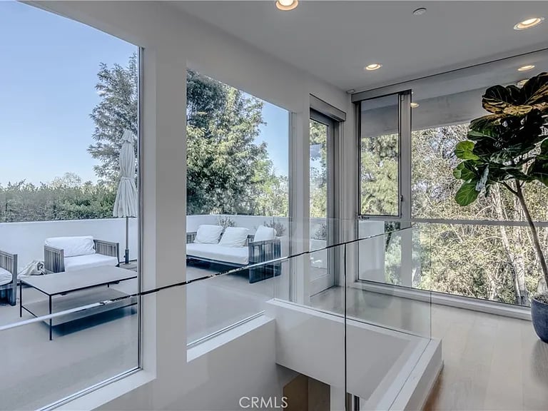 7350 Pacific View Dr