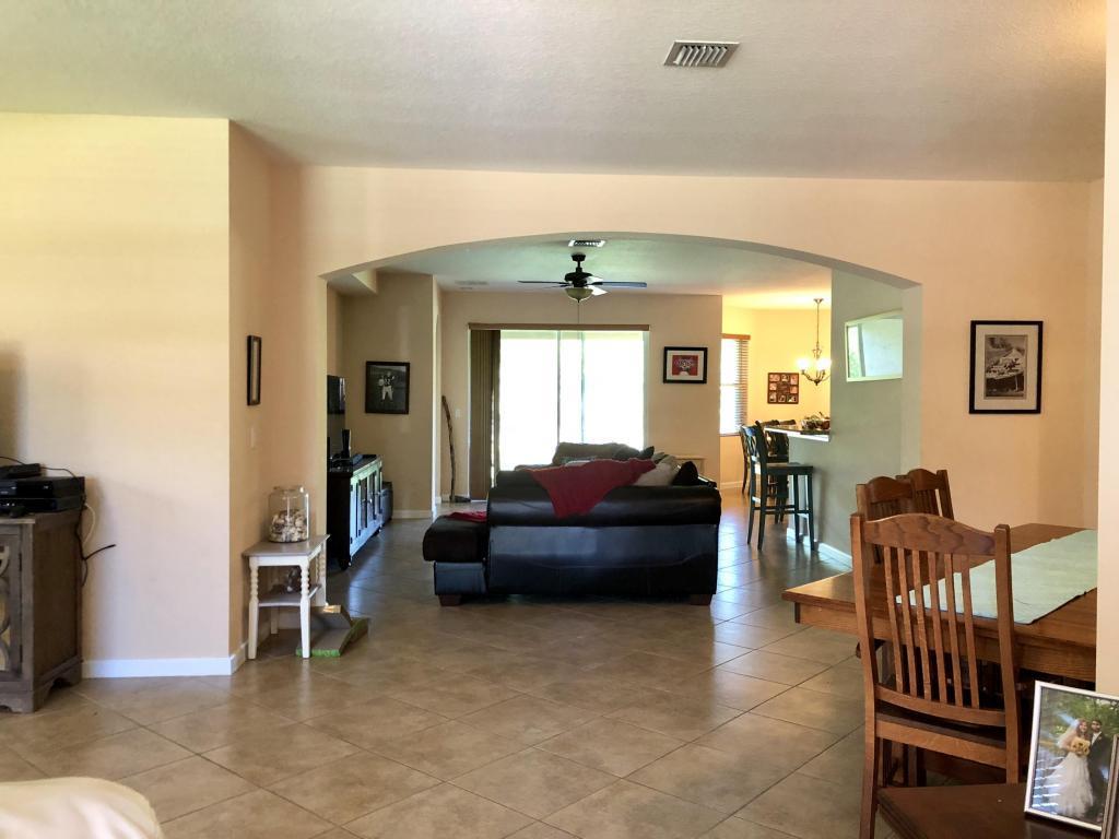 5520 SW Gray Fox Dr