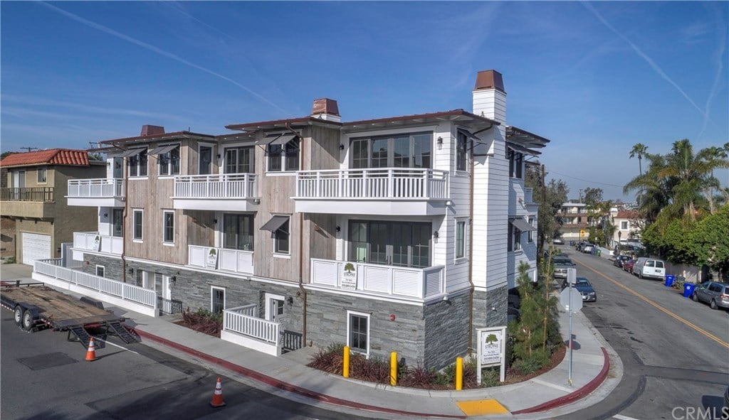 761 Manhattan Beach Blvd