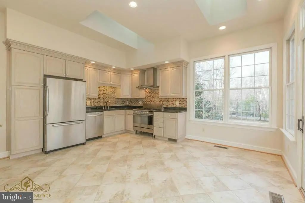 5027 Huntwood Manor Dr