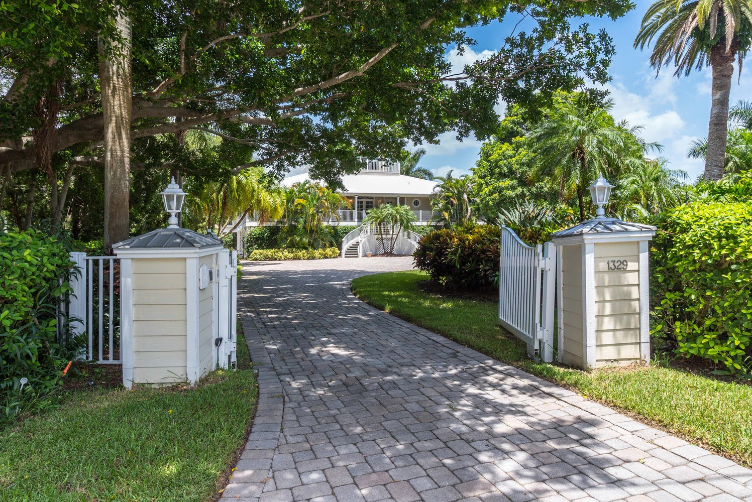 1329 Vista Dr
