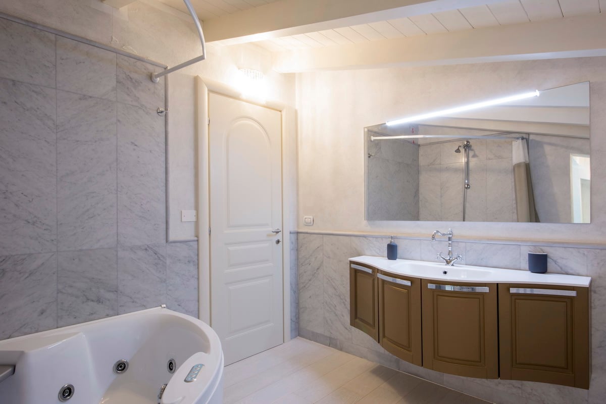 New Luxury Villa with Large Pool and Gardens in Forte dei Marmi