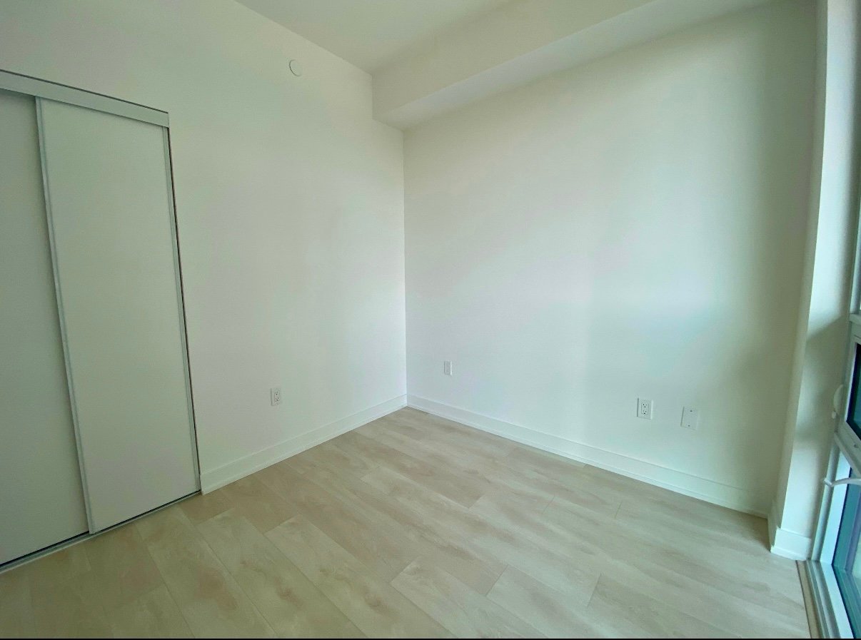 127 Broadway Ave Unit: 1209S
