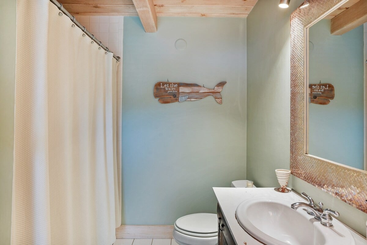 Charming Katama Couples Cottage