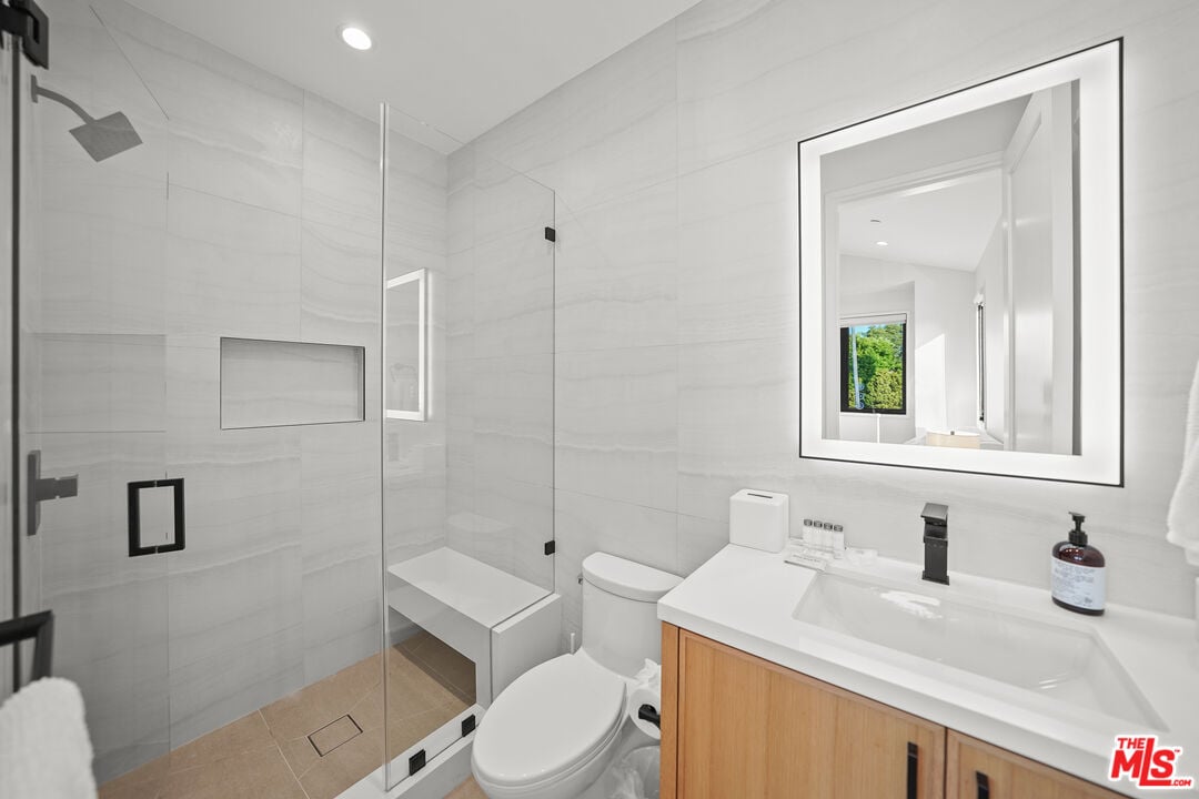 Fairmont Reserve, S Bundy Dr, 90049