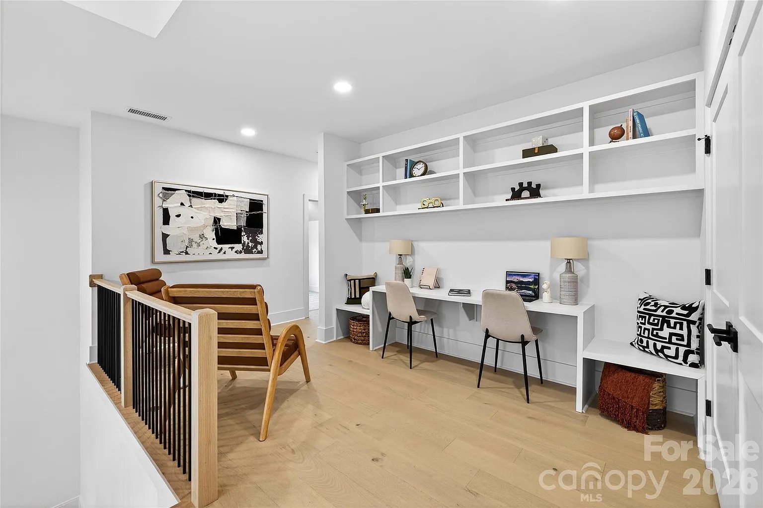 1209 Meadowood Ln