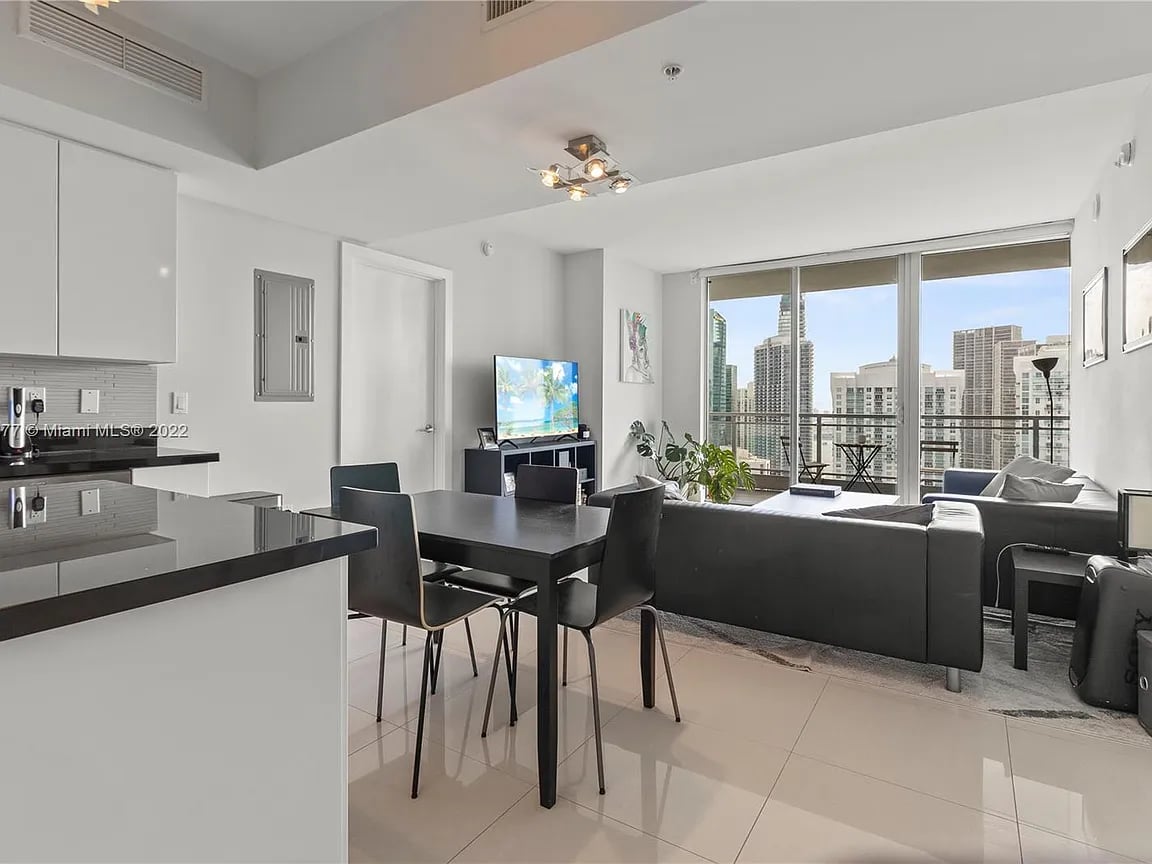 92 SW 3rd St. Unit: 4012 