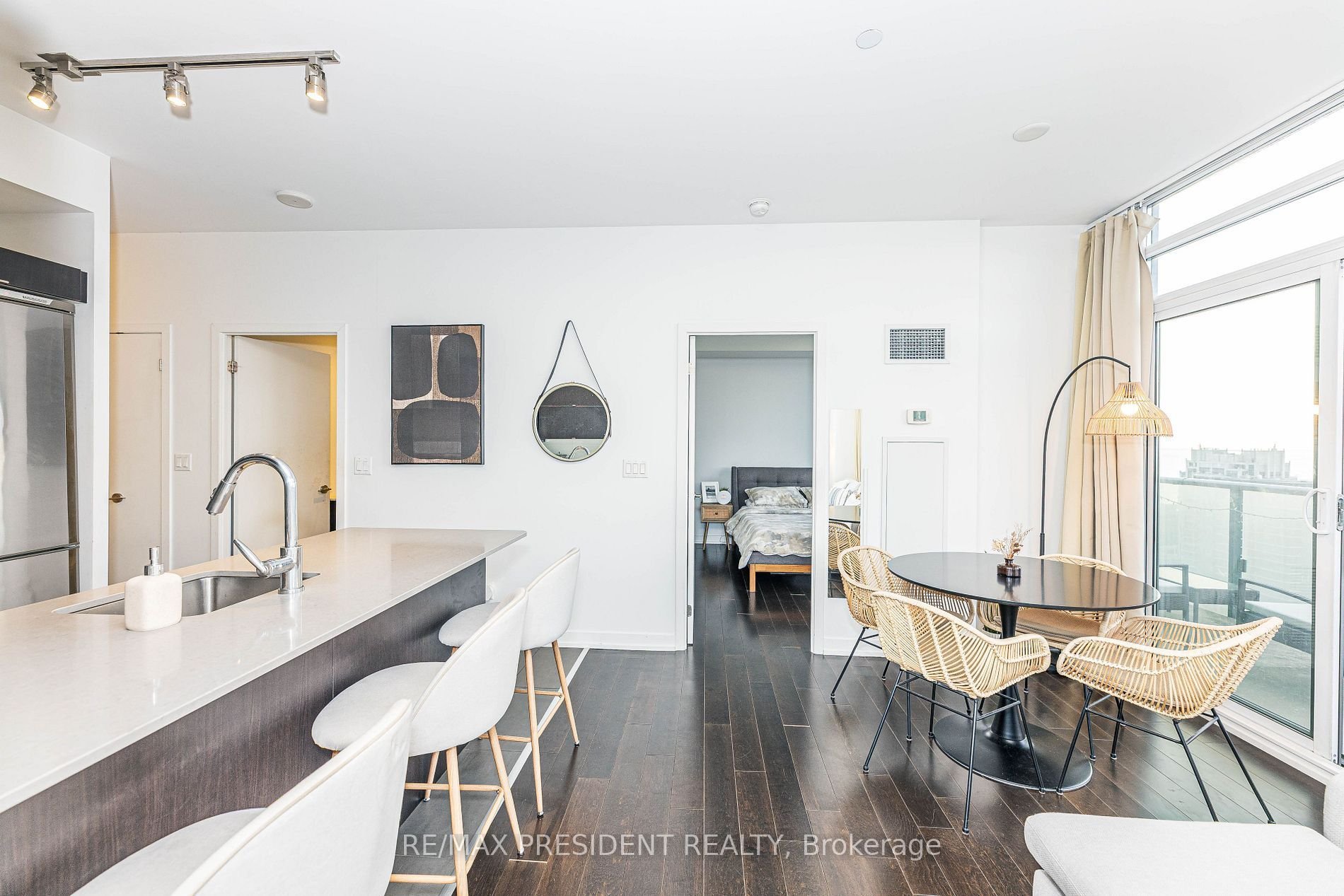 SUN-FILLED CORNER PENTHOUSE 