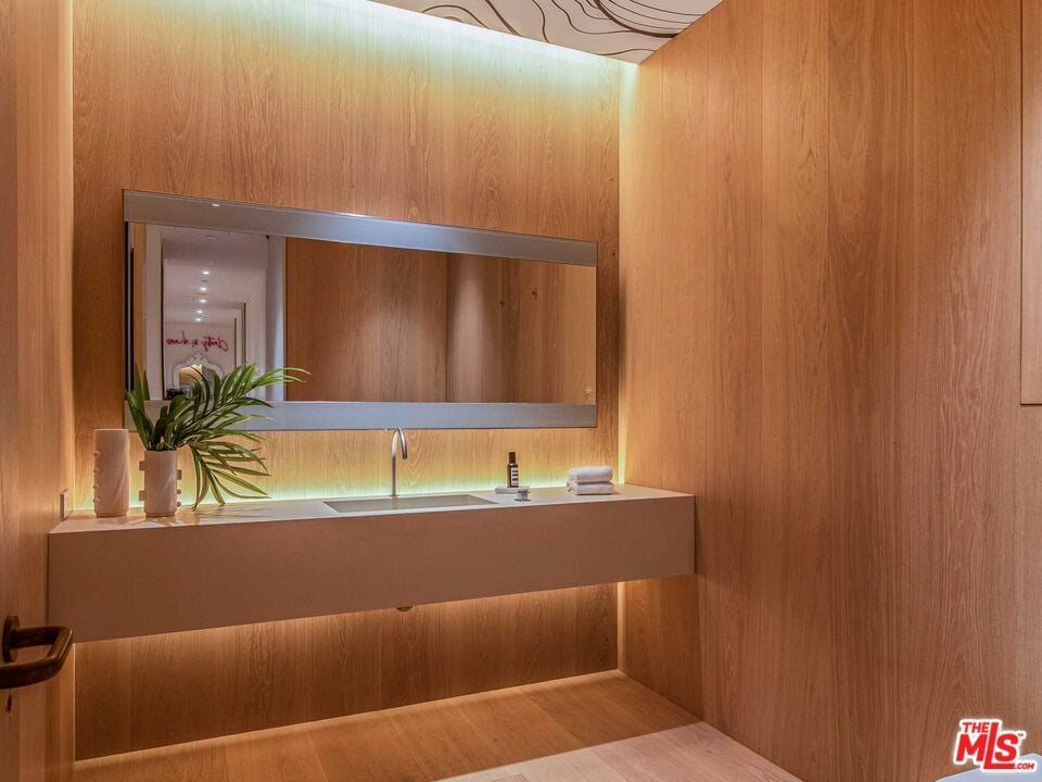 9040 W Sunset Blvd, #1103