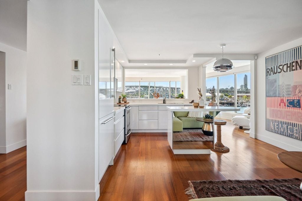 1012 Beach Ave, #301