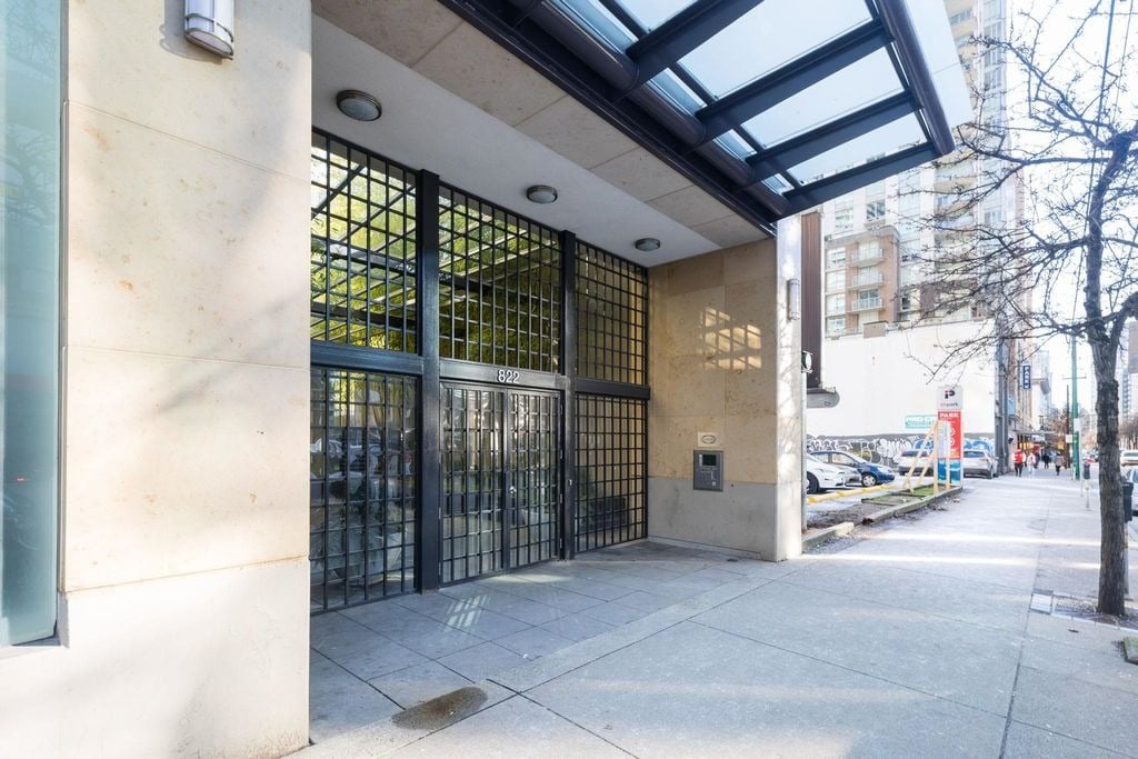 822 Seymour St, #909