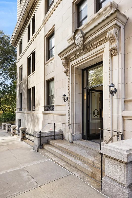 270 Riverside Dr, #2C