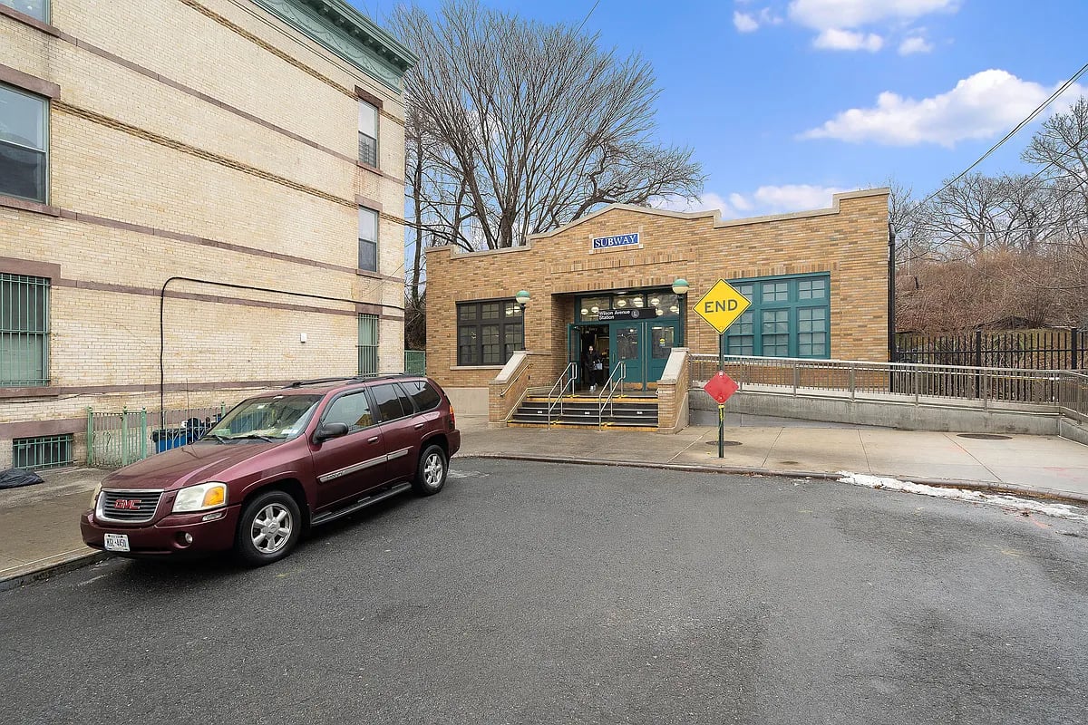 198 Moffat Street #2