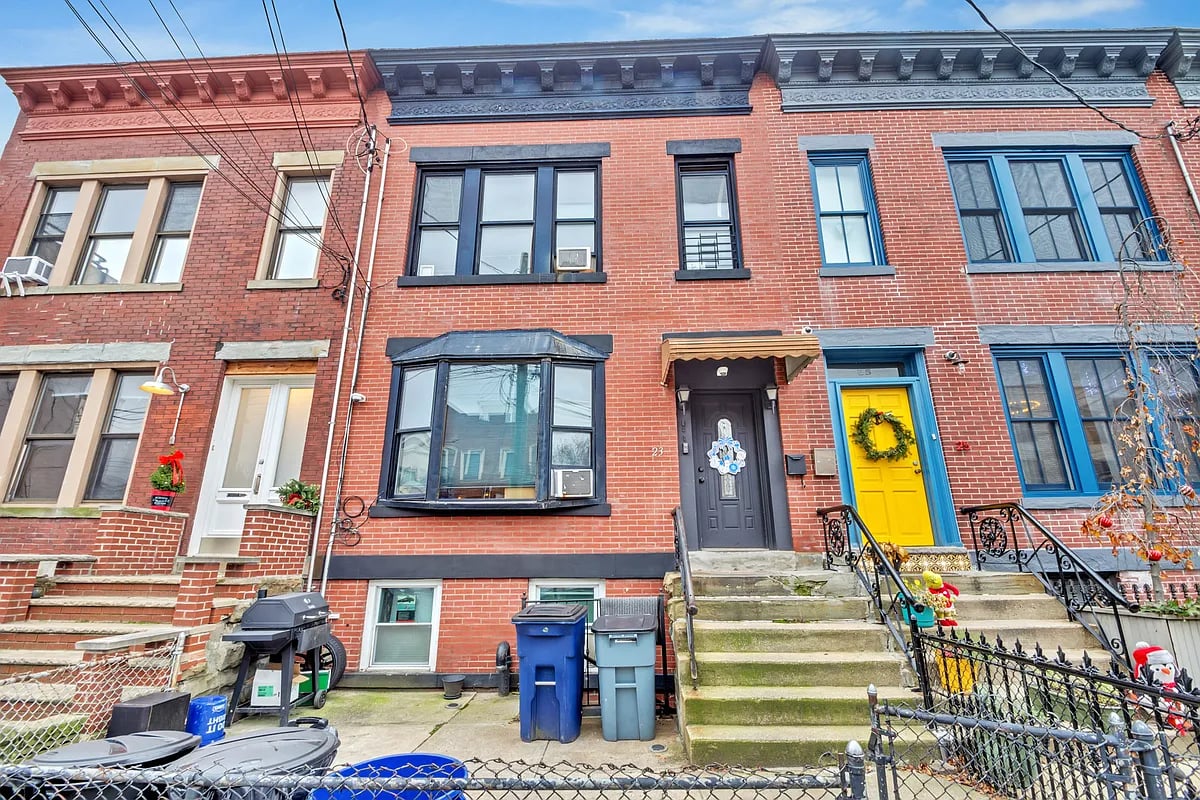 23 Dikeman Street