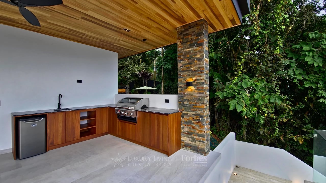 21094N - Luxury Ocean-View Villa in Costa Verde - The Jade Horizon