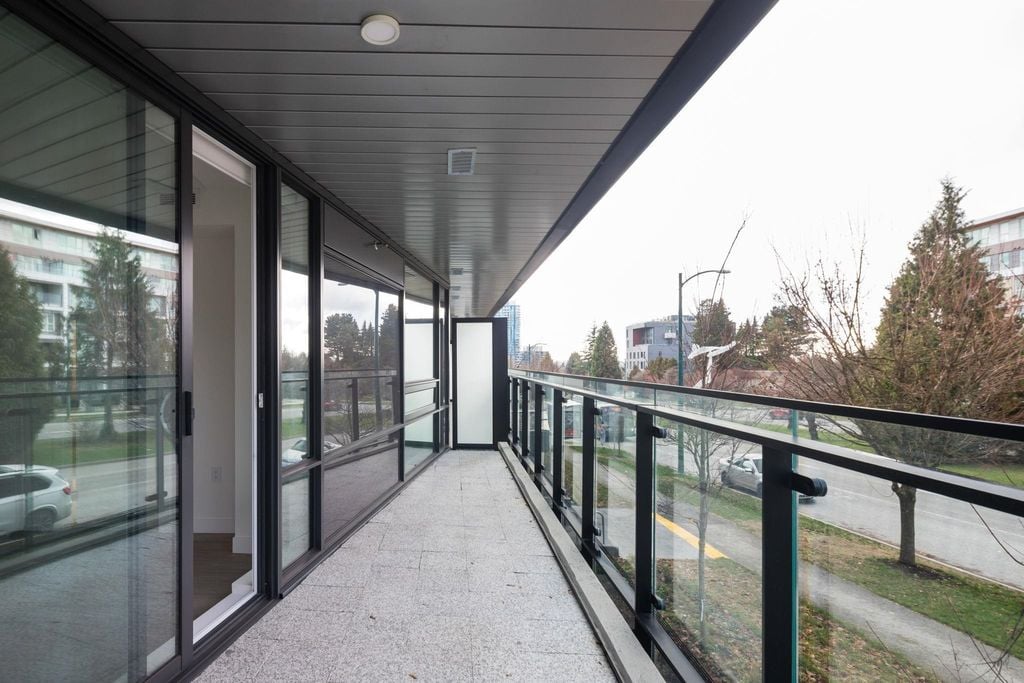 7638 Cambie St, #206