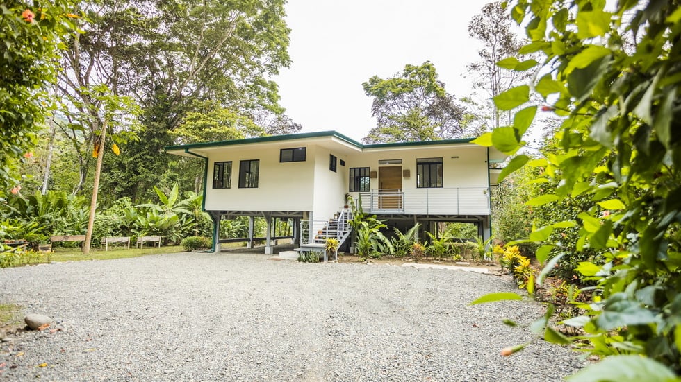 Luxury Riverfront Residence in Playa Dominical Walk to the Beach
