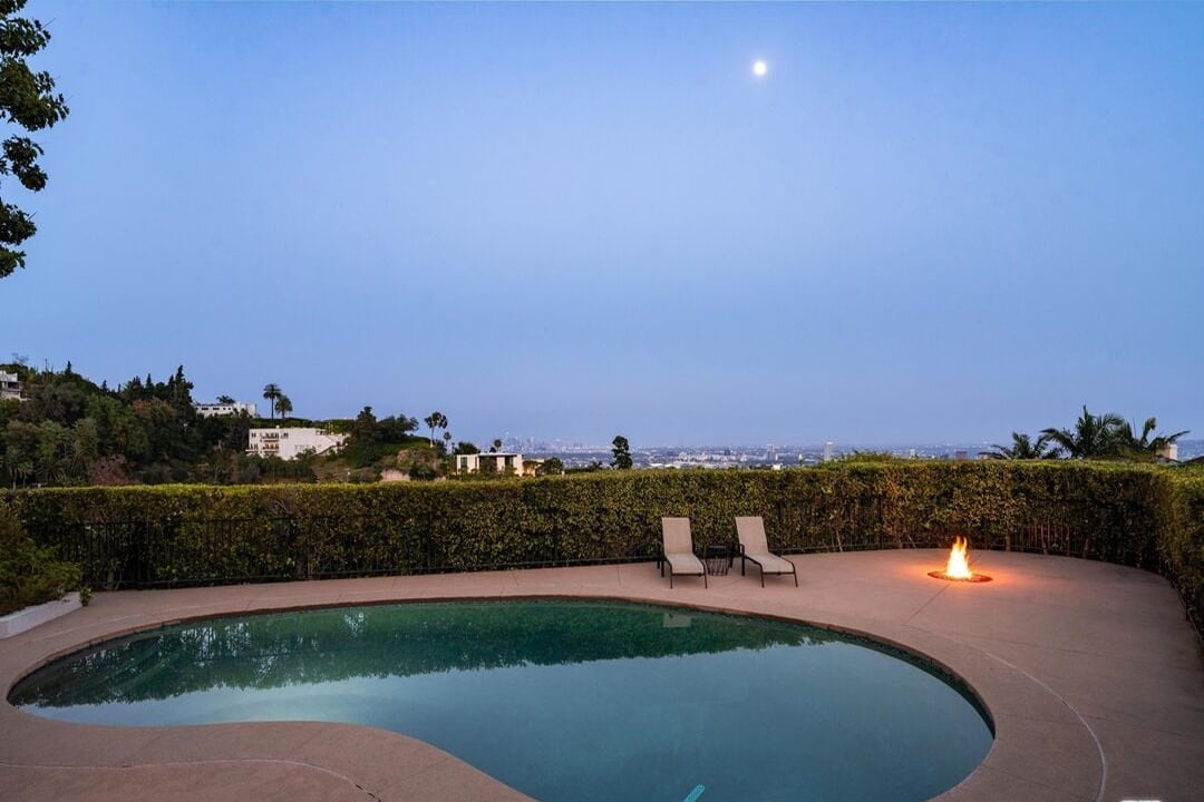 Sierra Mar Dr, 90069