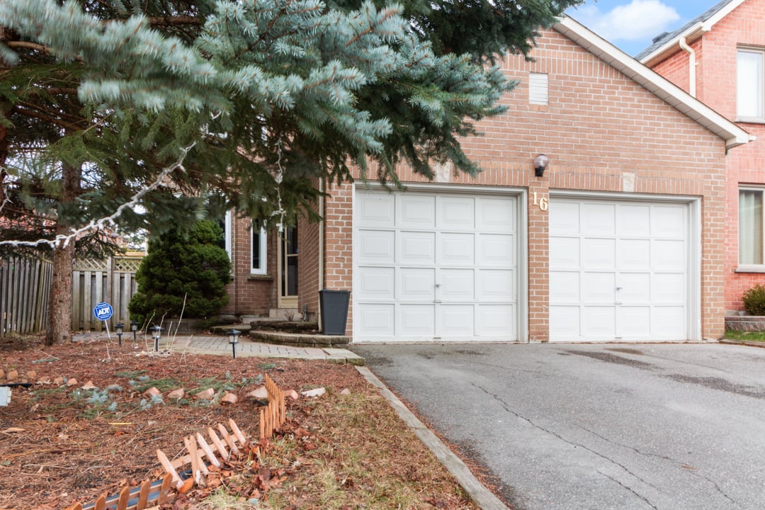 16 Roseborough Cres