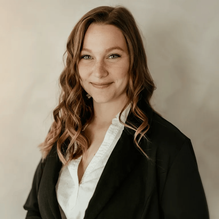 Hannah Turasky Carlinville, IL Real Estate Agent Headshot