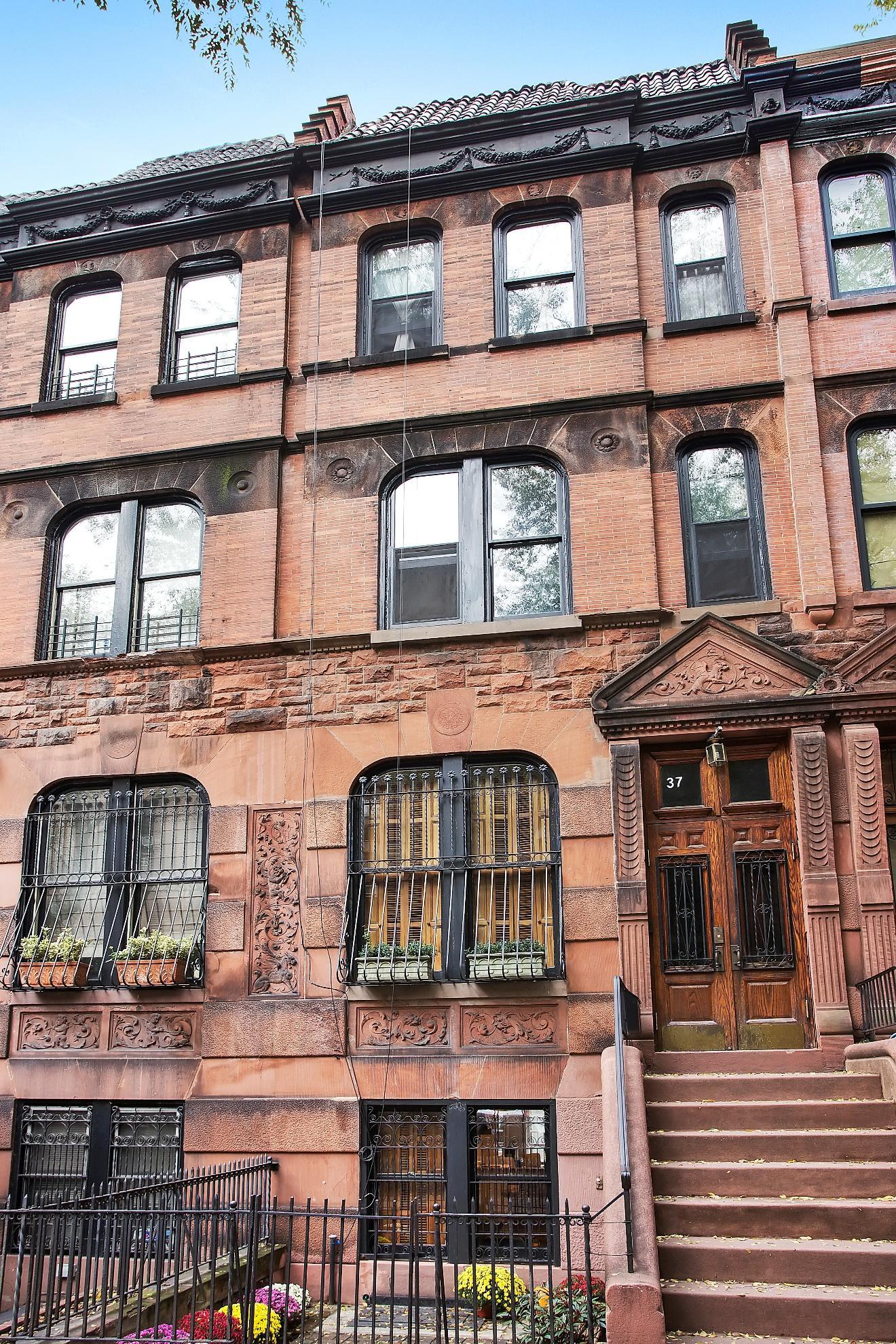 37 W 95th St