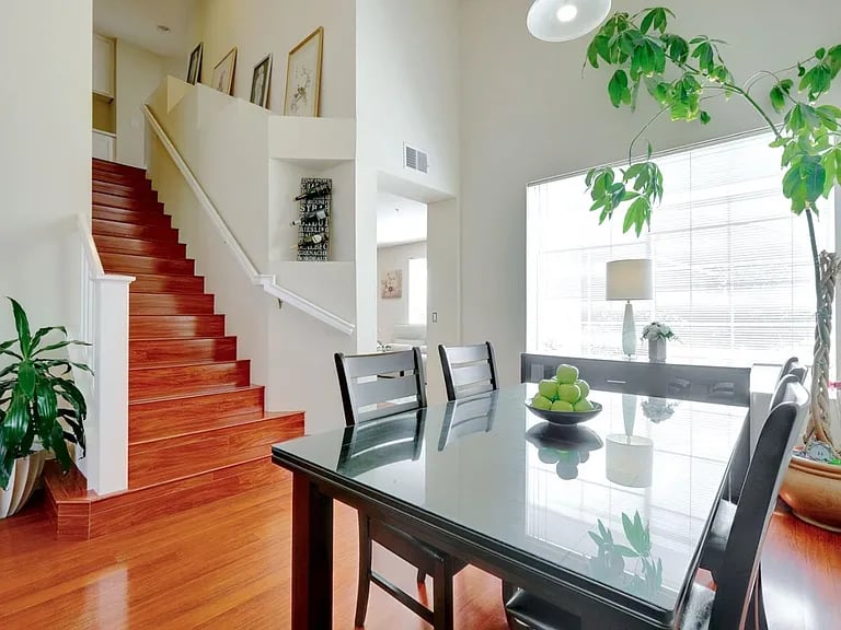 1900 Travertine Wy