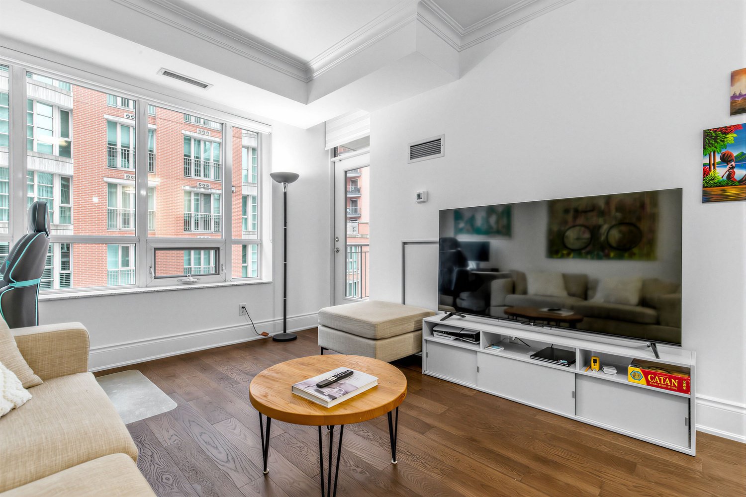 Leased: Beautifully Appointed 1-Bedroom Suite