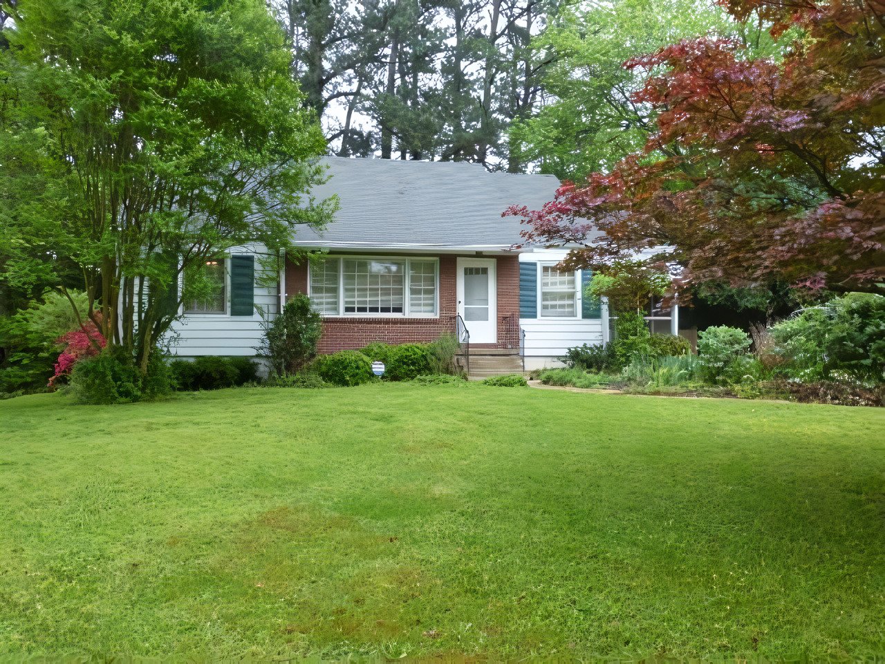 1094 Lindridge Dr NE