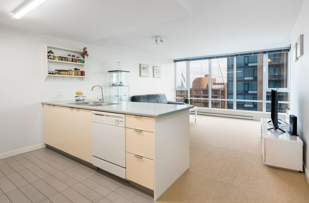 233 Robson St, #1705