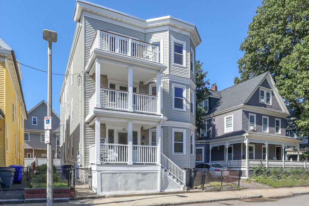 Spacious & Sundrenched In Savin Hill