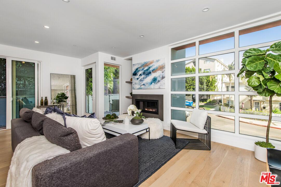 1367 N Alta Vista Unit: 301