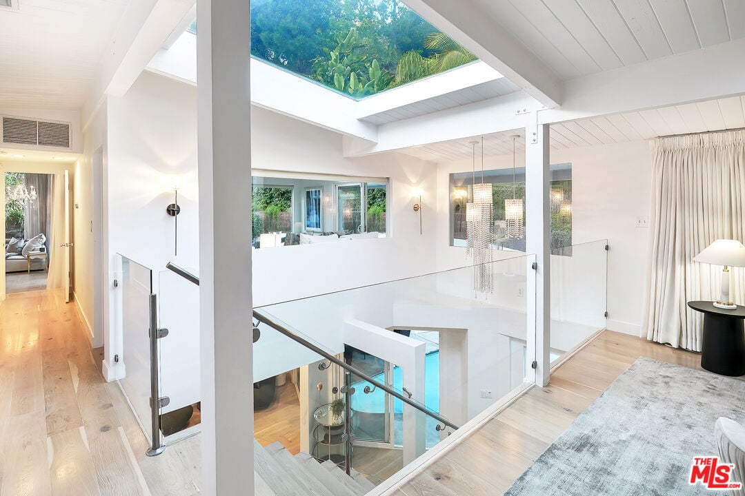 Halo Manor, Braeridge Dr, 90210