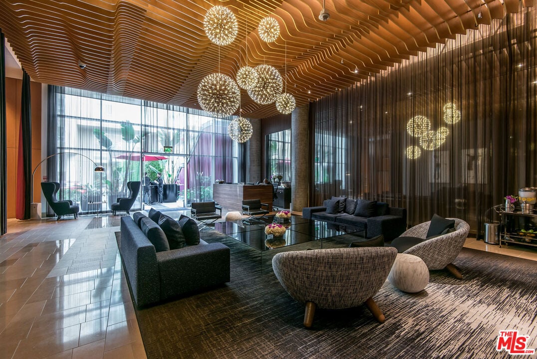 6250 Hollywood Blvd, #10L