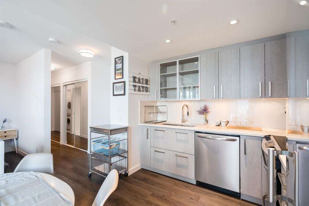 933 E Hastings St, #716