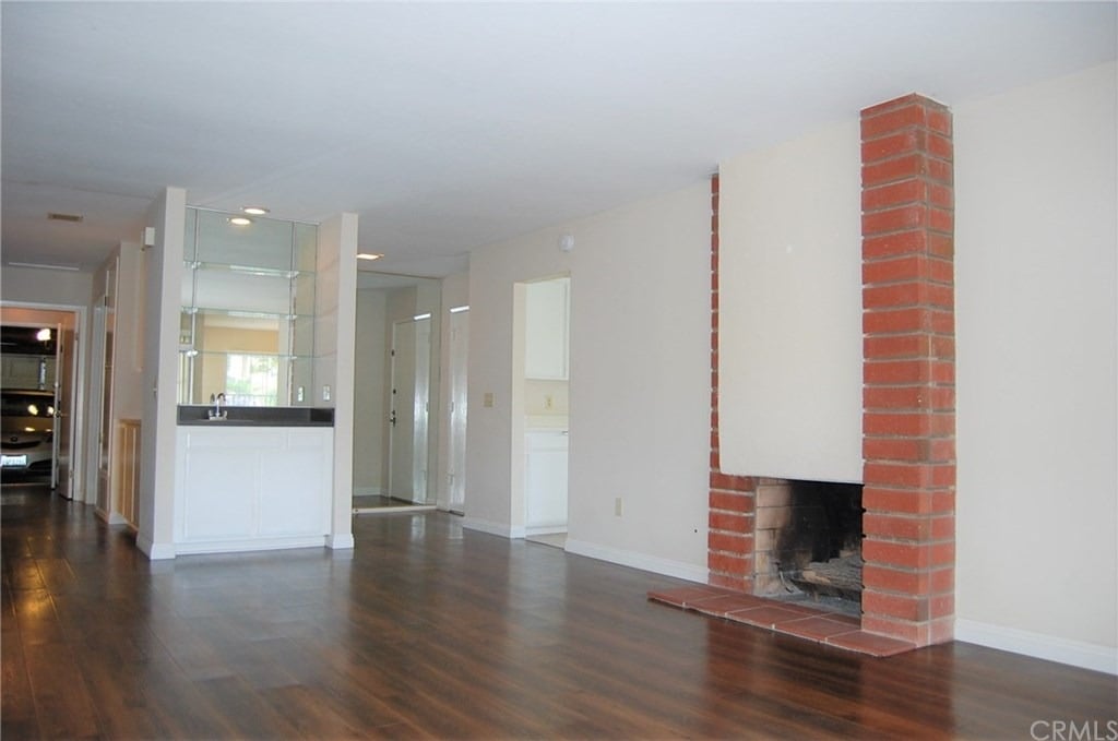 13 Featherwood