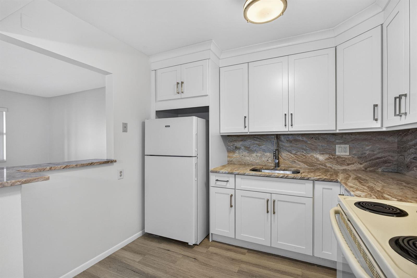 100 Shore 307 Ct