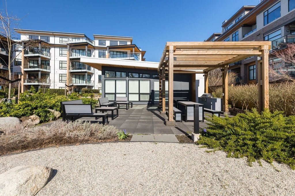 300 Salter St, #106
