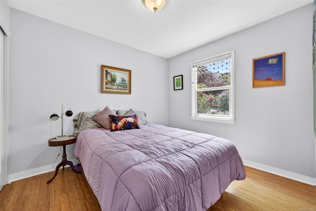 415 Dundas St