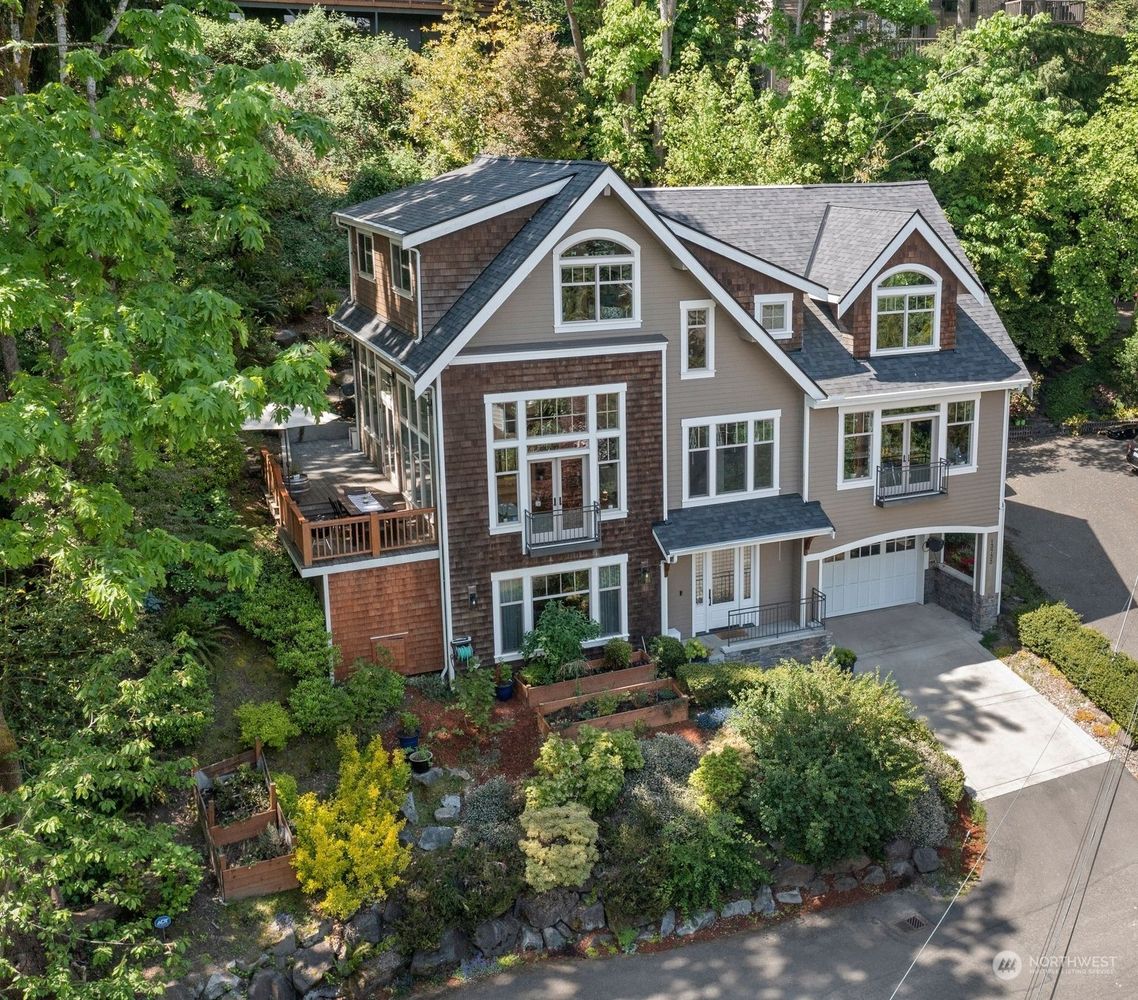 13733 42nd Ave NE