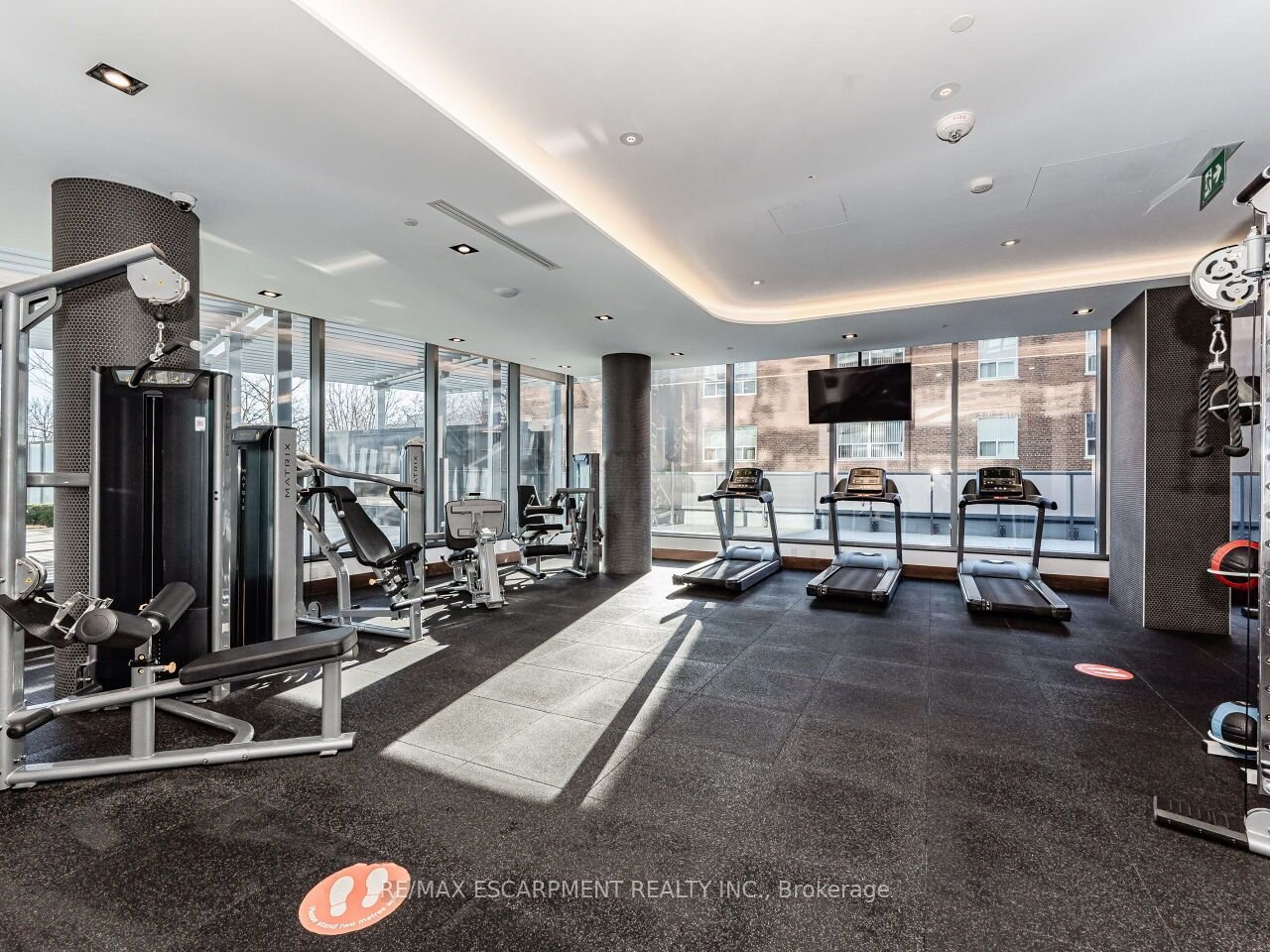 BEGINNER LUXURY IN MIDTOWN 