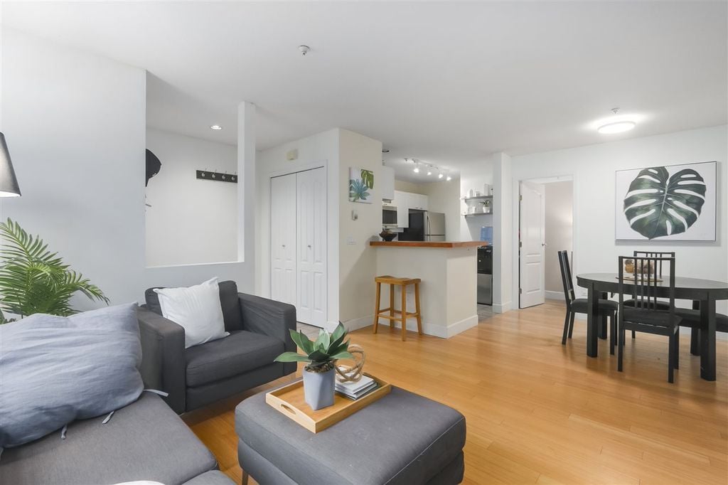 657 W 7th Ave, #103