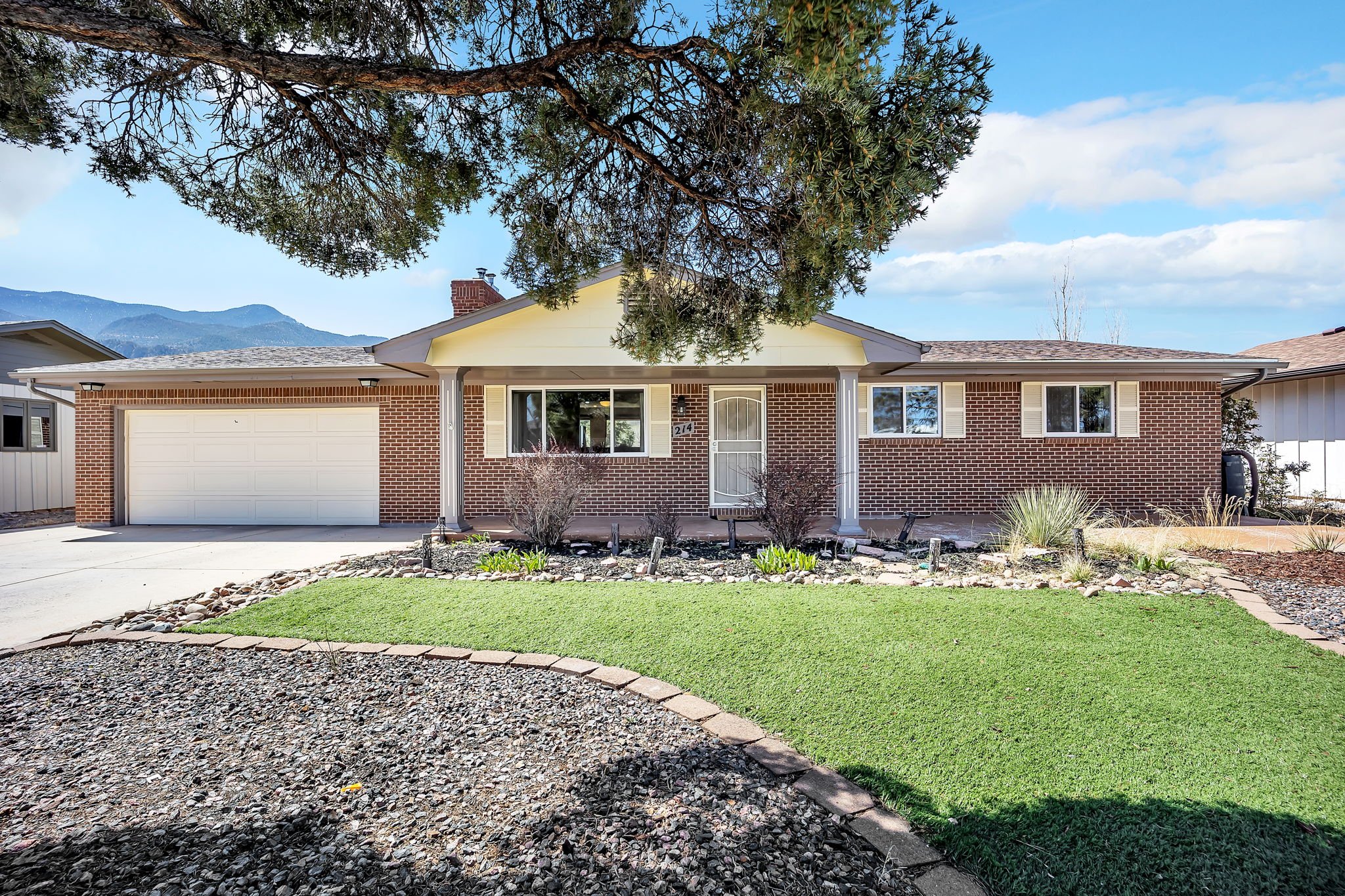 Stephanie Hawthorne - 8z Real Estate