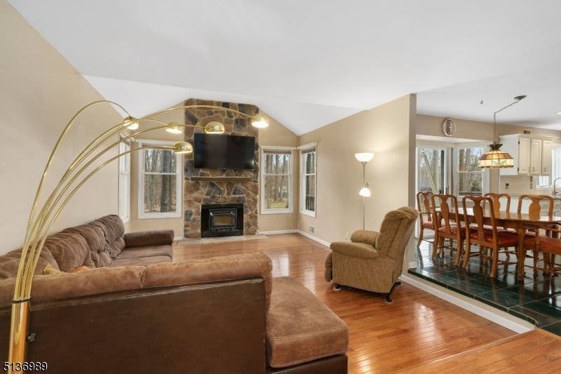 18 Crescent Ridge Rd