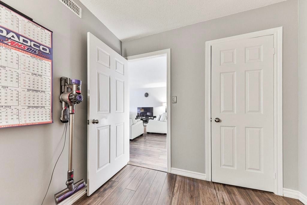 207-1421 Walker's Line, Burlington